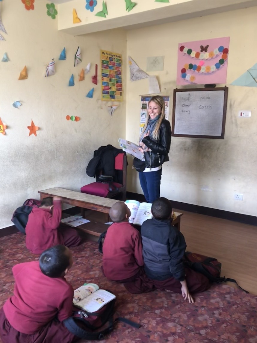 Sara teaching abroad as a volunteer